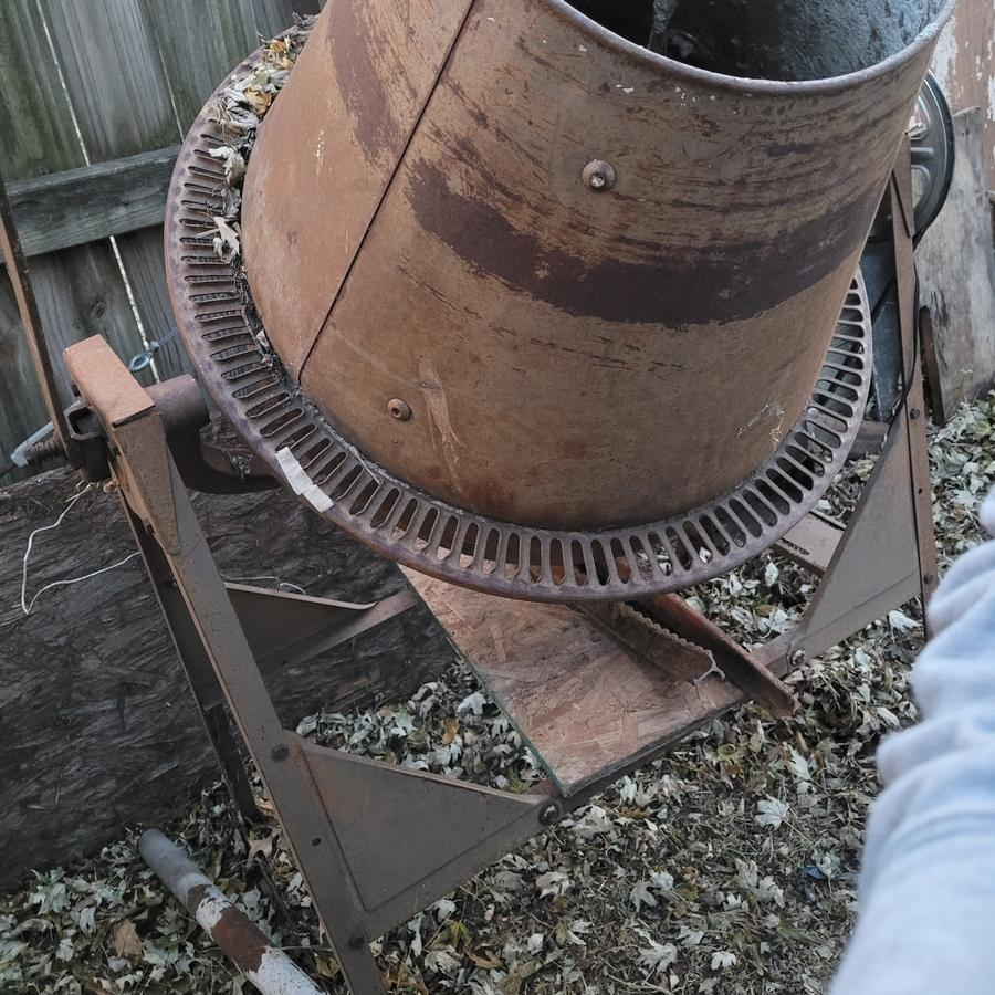 Vintage Electric Cement Mixer alt 2